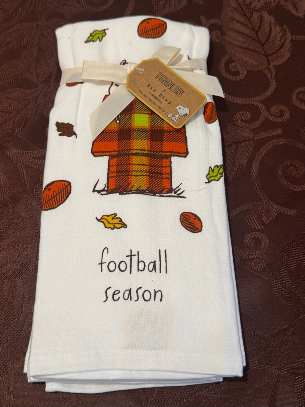 🏈🍂Rae Dunn Snoopy 'Football Season' Kitchen Towel Set - Picture 2 of 7